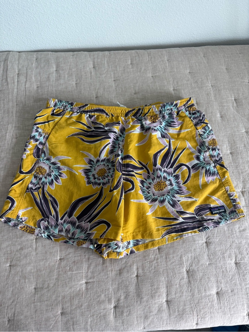 Patagonia baggies floral shorts Size Large